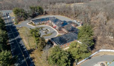 20 Scott Swamp Road, Farmington. Photo