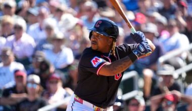 Guardians 3B Jose Ramirez evaluated for sore shoulder