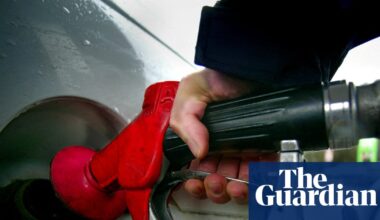 Chris Bowen urges motorists not to panic-buy petrol as oil prices jump amid Iran conflict | Transport