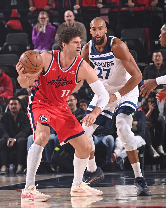 Brook Lopez handles the ball