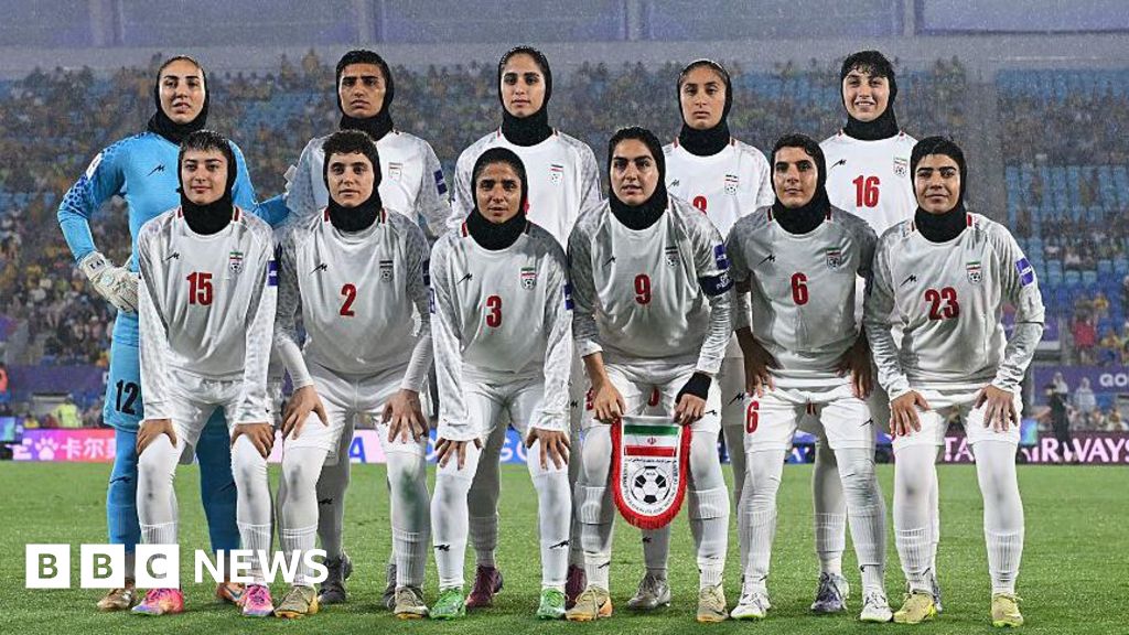 Inside the Australian hotel where Iranian footballers escaped to claim asylum - BBC