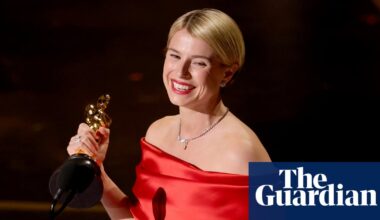 Jessie Buckley becomes first Irish winner of best actress Oscar for Hamnet | Oscars 2026