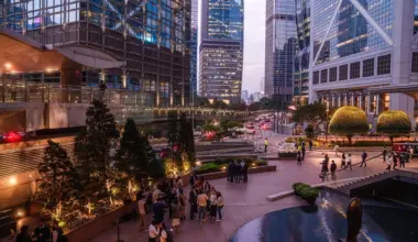 Super rich regain zest for Hong Kong as war stokes Gulf unease