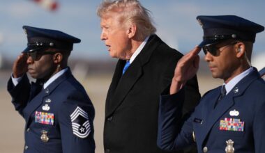 Dow edges higher, S&P 500, Nasdaq drop after rally as Iran war drags on