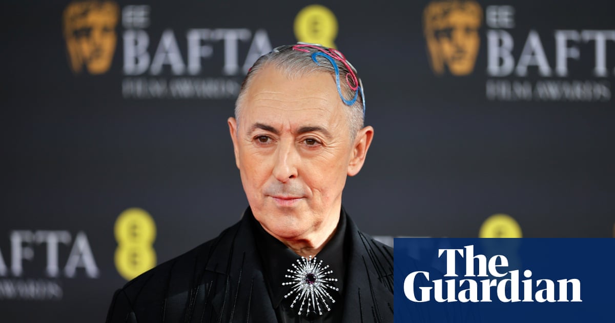 Baftas host Alan Cumming criticises BBC for ‘broadcasting slurs and censoring free speech’ | Baftas 2026