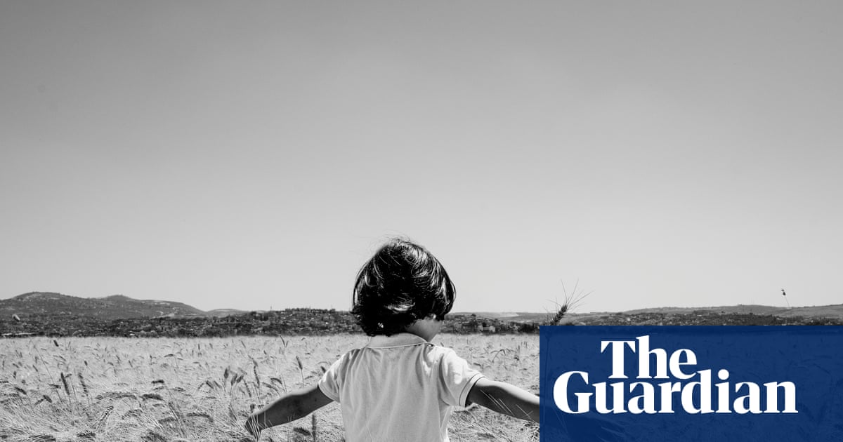 Chickens, train surfers and Marilyn Monroe: Magnum’s print sale – in pictures - The Guardian