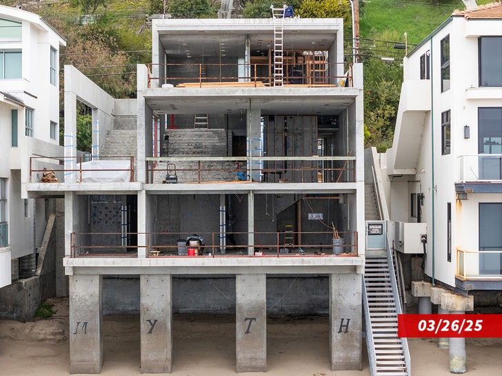 kanye-west-malibu-house-sub-getty-1