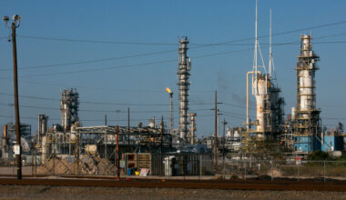 The 4,700-acre Seadrift Operations complex produces various plastics as well as chemicals for antifreeze, paints, detergents, shampoo and other beauty products on the Gulf Coast in Calhoun County, Texas. Credit: Dylan Baddour/Inside Climate News