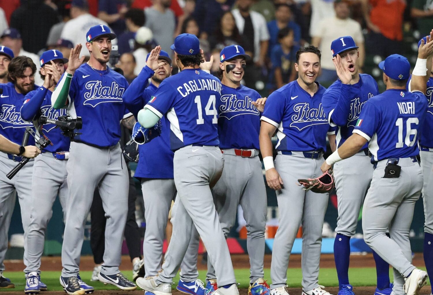 Italy stuns United States 8-6 in World Baseball Classic
