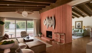 A Charles Du Bois Estate in Woodland Hills Lists for $1.7 Million