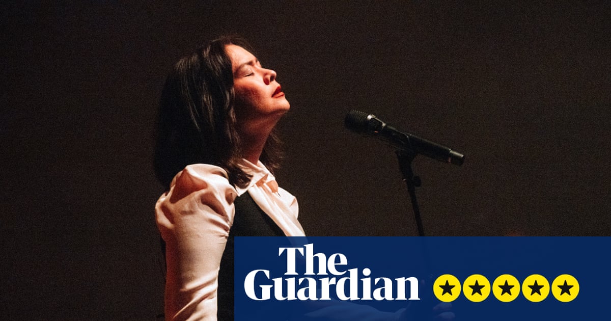 Mitski review – pop meets performance art in a masterful spectacle | Pop and rock