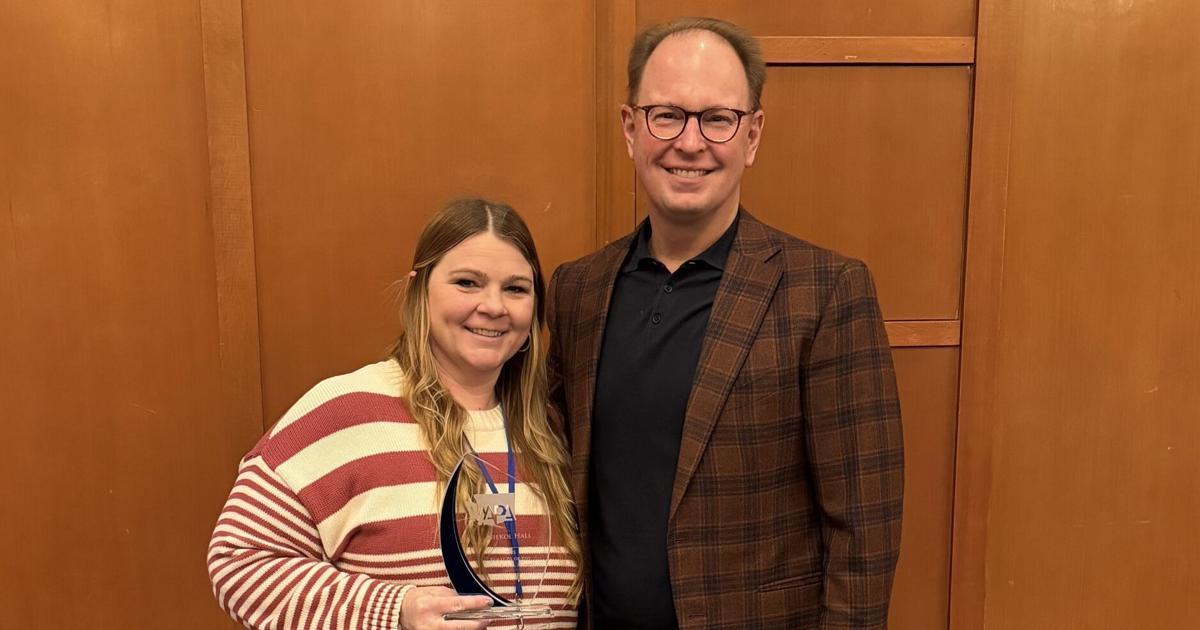 Confluence Health physician assistant recognized with statewide award | News