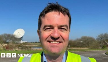 Artemis II: Nasa space mission helped by Goonhilly Earth Station - BBC