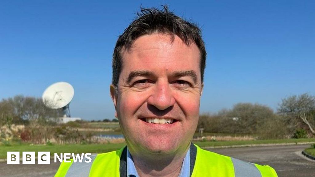 Artemis II: Nasa space mission helped by Goonhilly Earth Station - BBC