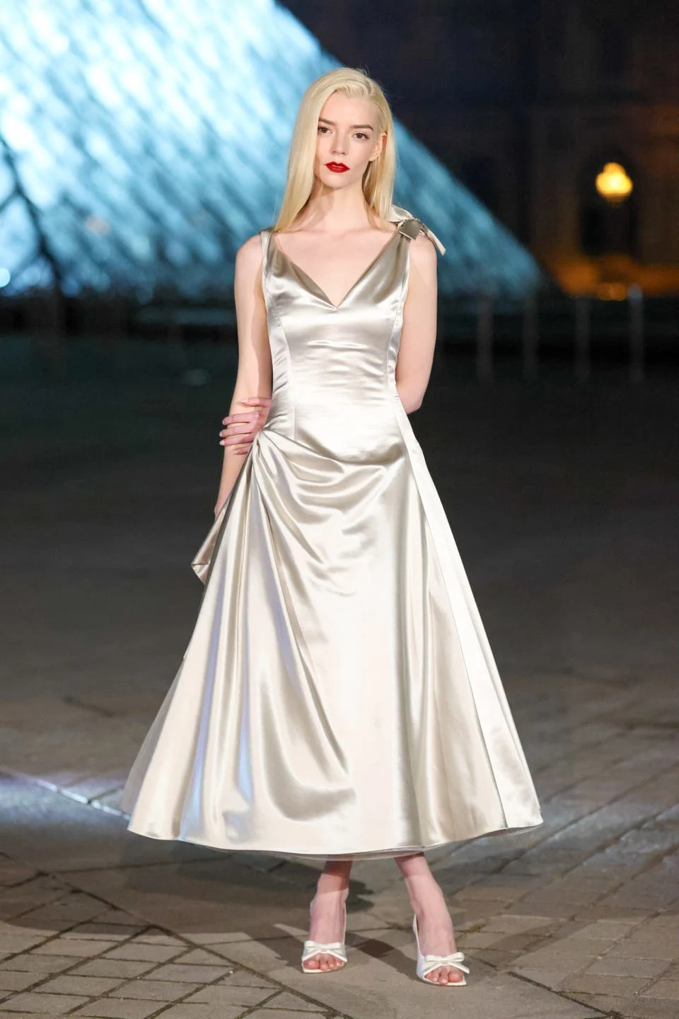 the grand dîner du louvre arrivals photocall