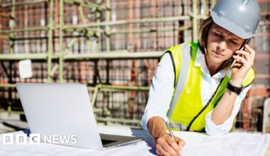 Pay grows at slowest rate in more than five years - BBC