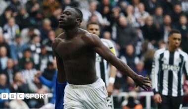 Premier League LIVE: Build up to Newcastle vs Sunderland, Aston Villa vs West Ham & Spurs vs Forest