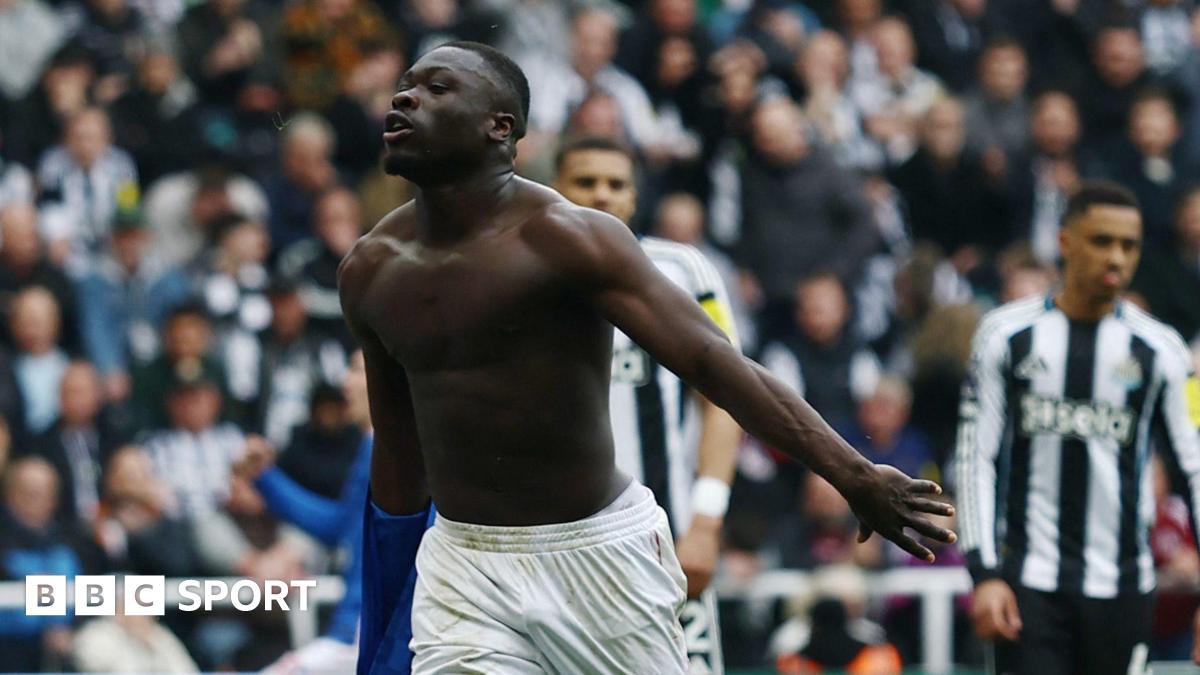 Premier League LIVE: Build up to Newcastle vs Sunderland, Aston Villa vs West Ham & Spurs vs Forest