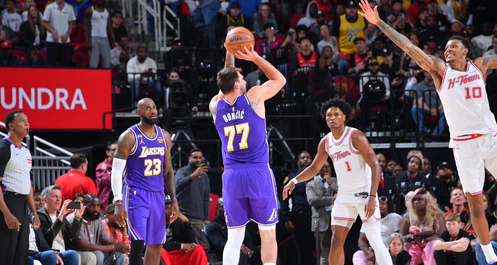 Doncic drops 40, James adds 30 as Lakers stretch their streak to 7 with 124-116 win over Rockets