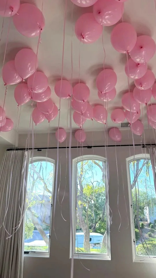 Balloons for Atiana De La Hoya's birthdayCredit: Atiana De La Hoya/Instagram