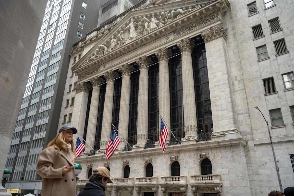 Iran Conflict Is Tearing Up the Bond Market’s 2026 Playbook