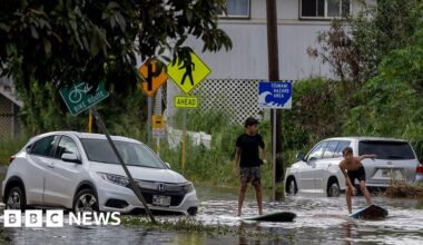 Hawaii storms have caused $1bn in damage, governor says - BBC