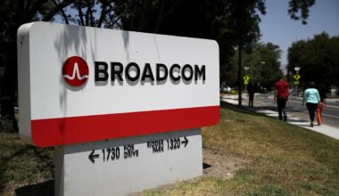 Broadcom CEO Sees AI Chip Sales Topping $100 Billion in 2027