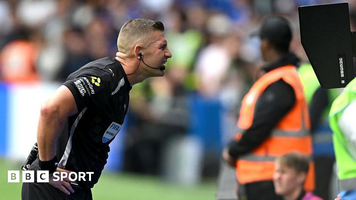 Feferee Robert Jones checks the VAR screen during a match between Fulham and Chelsea