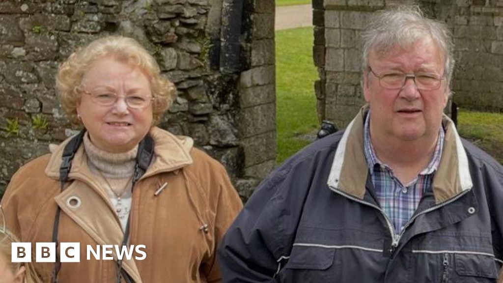 Couple's heating bill more than doubles due to oil crisis - BBC