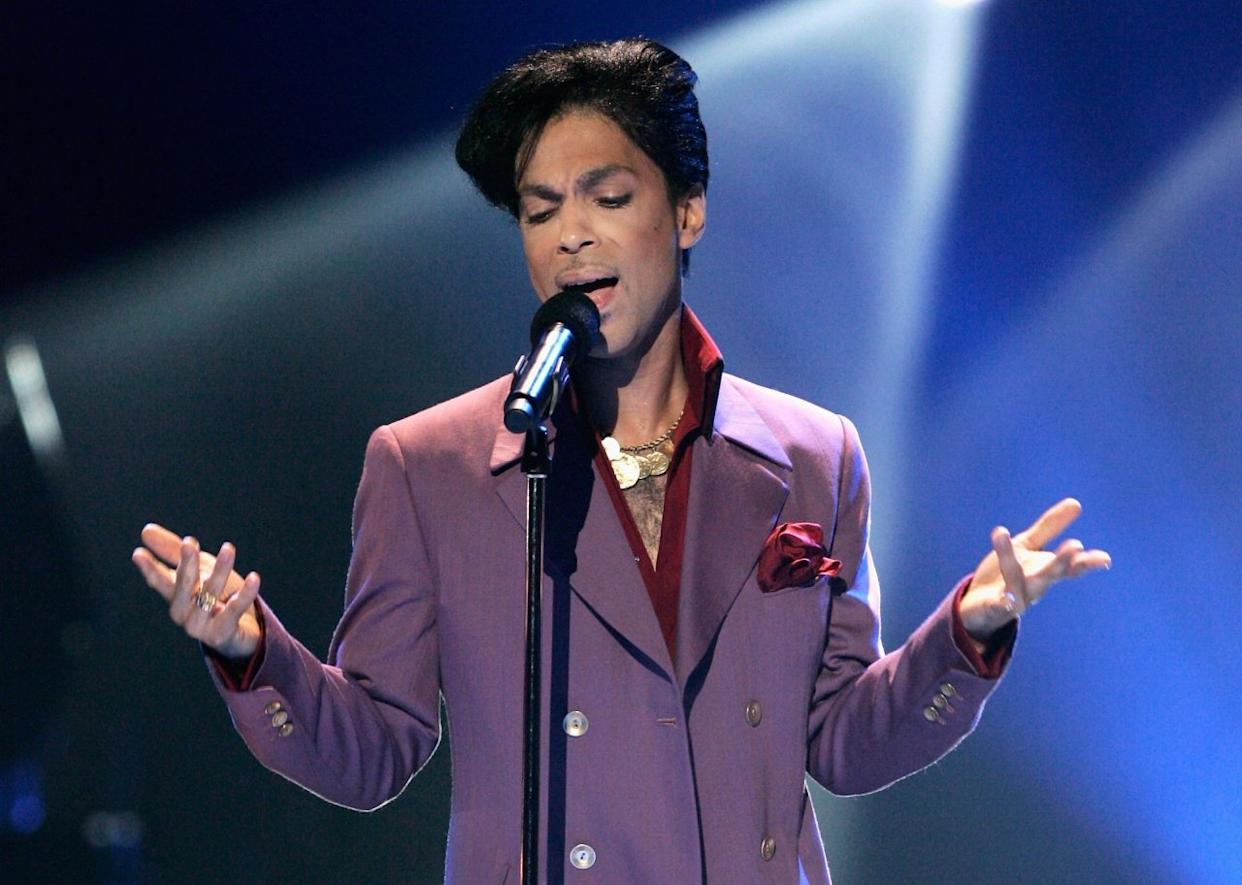 Prince performs onstage during the American Idol Season 5 Finale. - 