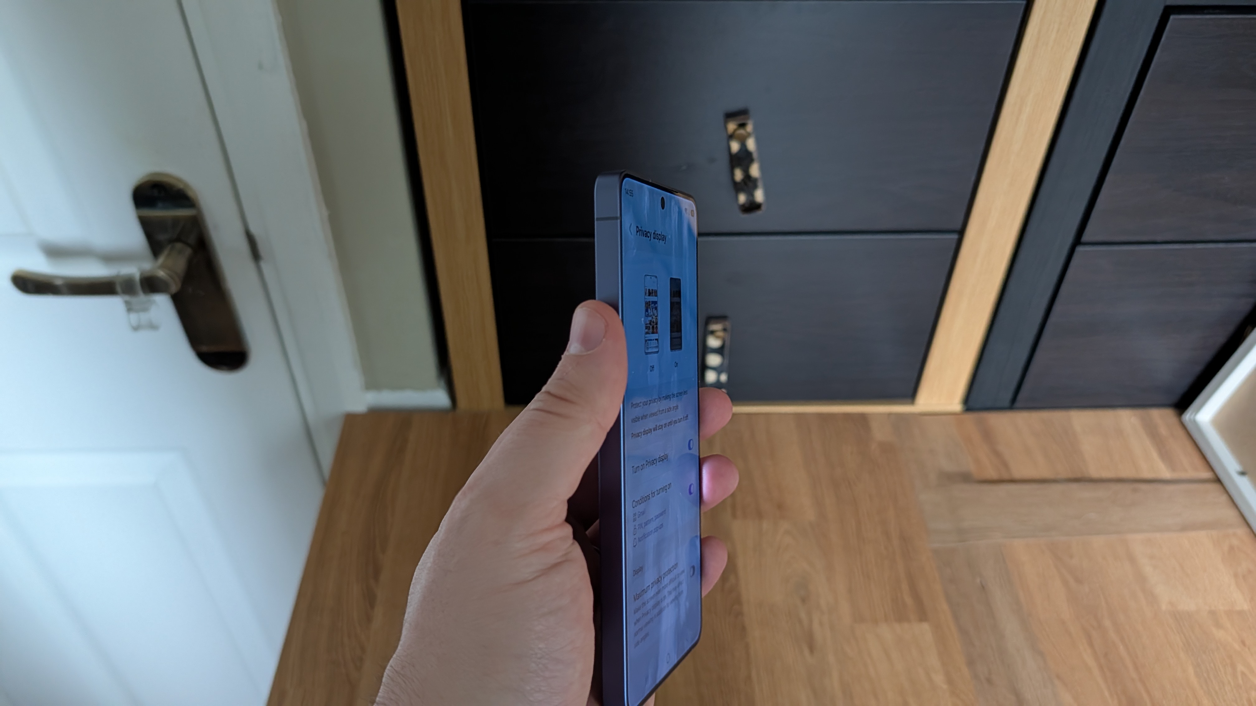 samsung galaxy s26 ultra privacy display at 50% brightness