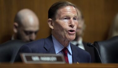 Blumenthal teams up with GOP senator to rein in data centers
