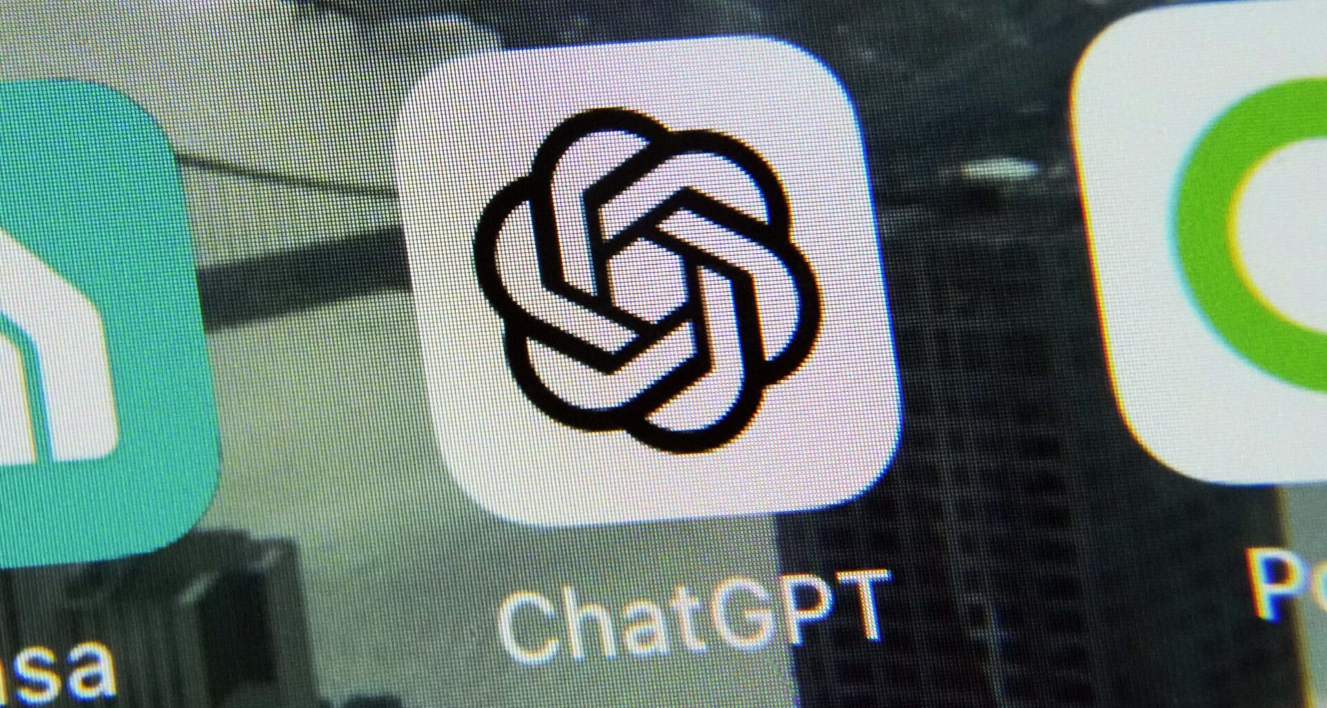 Only 1% of Americans Use AI Chatbots for Breaking News: Poll