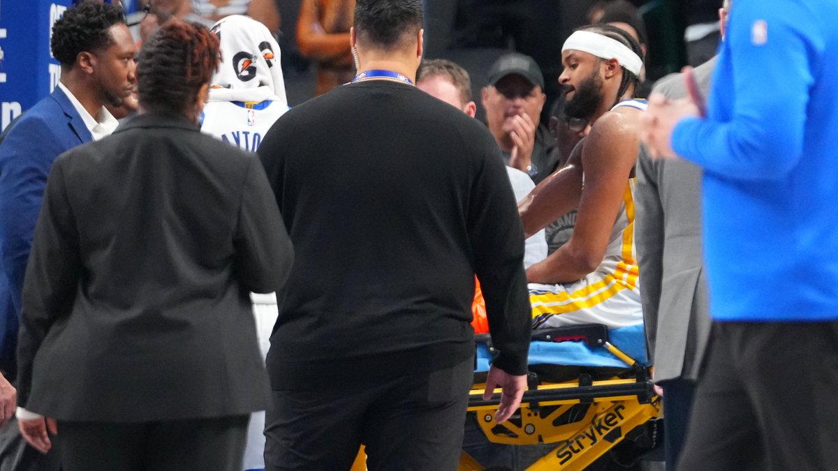 Warriors beat Mavericks in OT as Moses Moody hurts knee late – NBC 5 Dallas-Fort Worth
