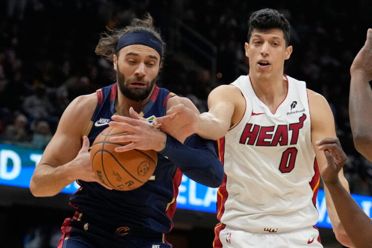Hot Strus leads Cavs past Heat | News, Sports, Jobs