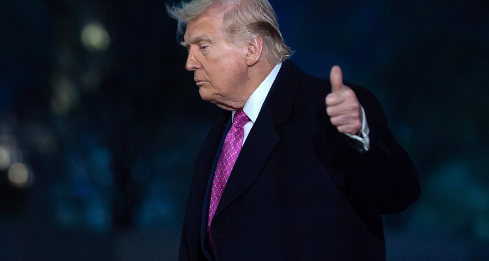 Trump said to tell aides he's willing to end Iran war without reopening Hormuz