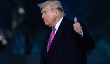 Trump said to tell aides he's willing to end Iran war without reopening Hormuz