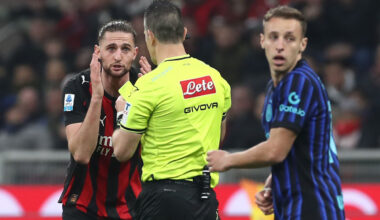 MILAN, ITALY - MARCH 08: Referee Daniele Doveri shows the yellow card to Adrien Rabiot of AC Milan during the Serie A match between AC Milan and Inter at Giuseppe Meazza Stadium on March 08, 2026 in Milan, Italy. (Photo by Marco Luzzani/Getty Images)