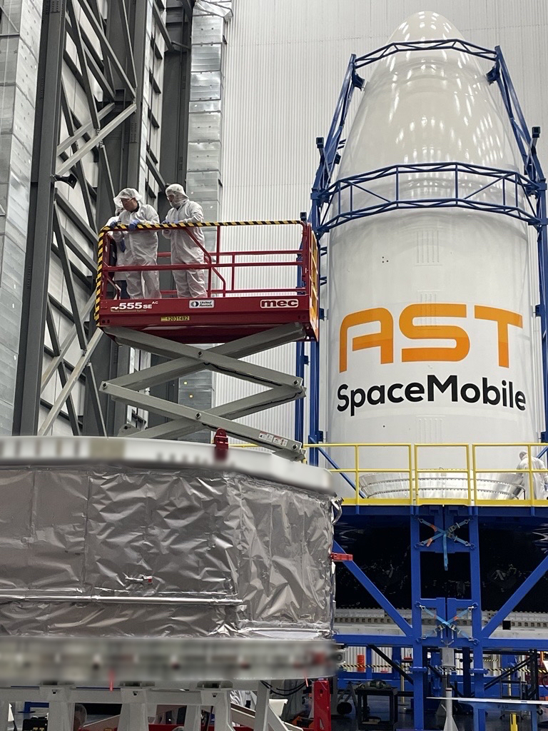 Telus invests in AST SpaceMobile to expand D2D coverage in Canada