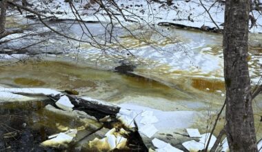 Corps of Engineers continues to work on containing oil spill at R.D. Bailey Lake