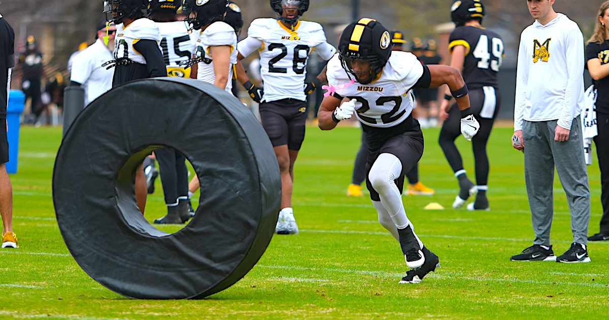 Nov 22, 2024; Lexington, Kentucky, USA; Jackson State Tigers head coach Mo Williams gestures during the first half against the Kentucky Wildcats at Rupp Arena at Central Bank Center. Mandatory Credit: Jordan Prather-Imagn Images
