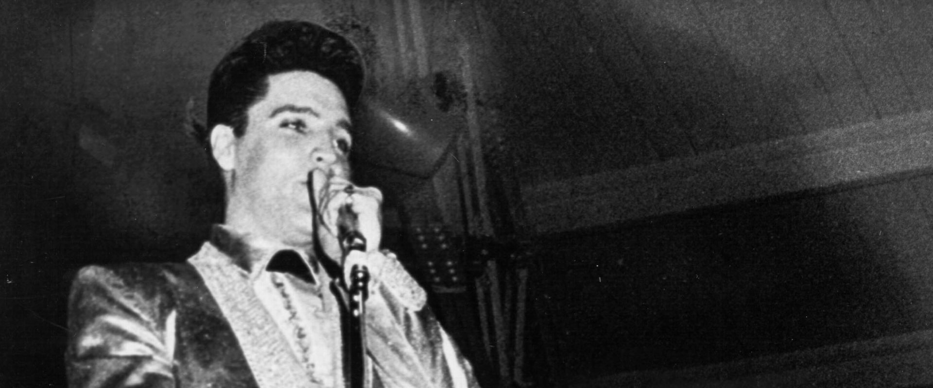 On the Charts 65 Years Ago, Elvis Presley Nabbed His 5th No. 1 of the Decade With a Song Based on an Italian Ballad
