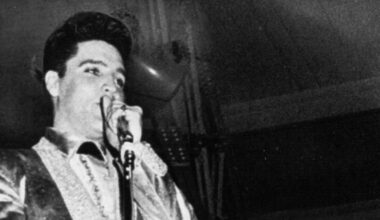 On the Charts 65 Years Ago, Elvis Presley Nabbed His 5th No. 1 of the Decade With a Song Based on an Italian Ballad