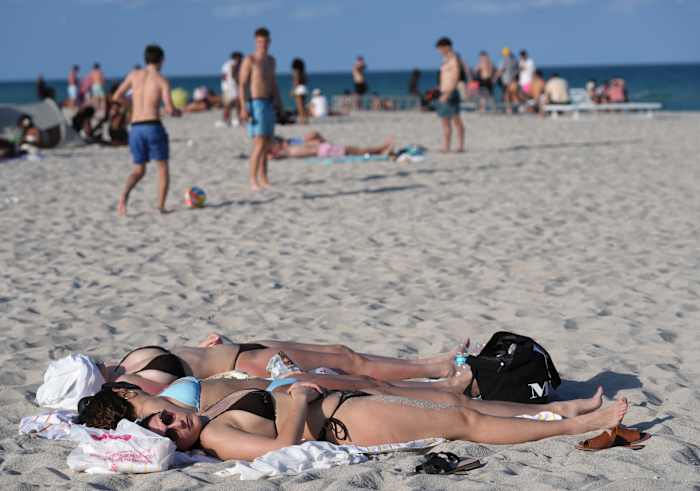 Florida spring break travelers face higher prices for food, drinks, apparel
