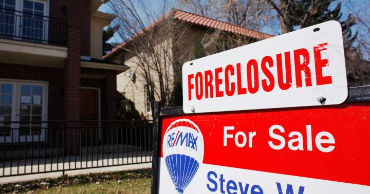 Almost 900K American households are late on mortgage payments, report says - National