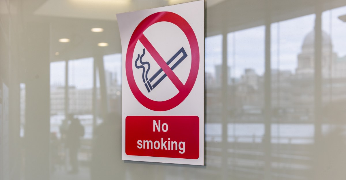 US smoking rate falls below 10 percent for the first time