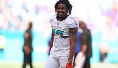 Broncos trade for Jaylen Waddle, send picks to Dolphins: Sources