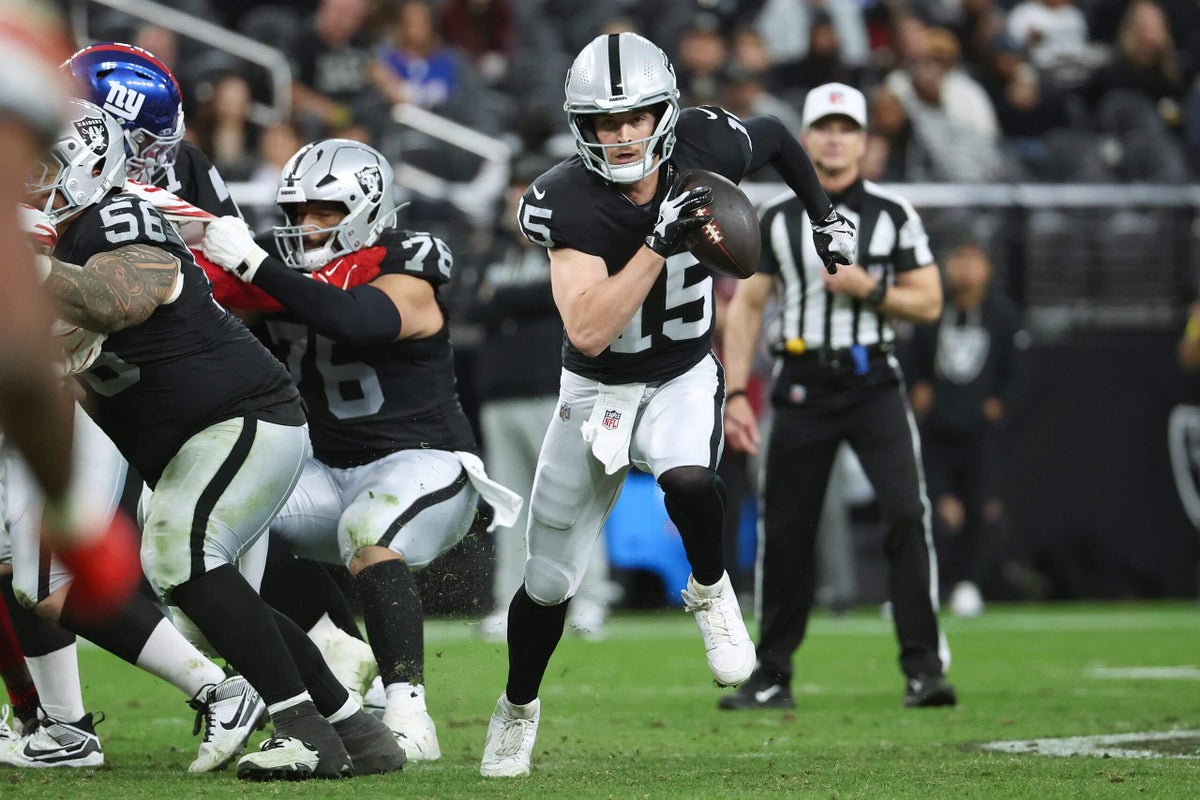 Panthers reach 1-year deal with backup QB Kenny Pickett: Source