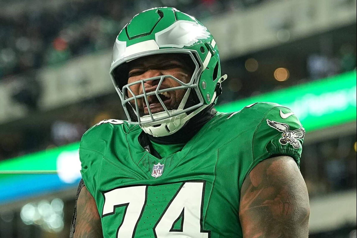 Eagles re-sign OT Fred Johnson, add WR Elijah Moore: Sources