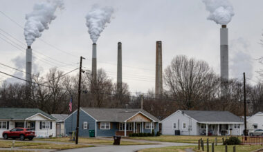 A view of the coal-fired Mill Creek Generating Station on Feb. 14 from the Valley Village neighborhood in Louisville, Ky. Credit: Jon Cherry/Getty Images